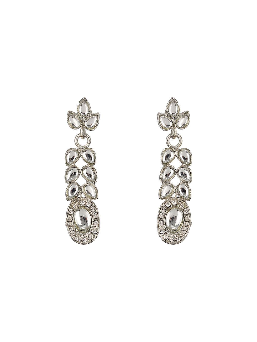 Studded Oval Leaves Silver-Plated Choker Jewellery Set with Maangtikka