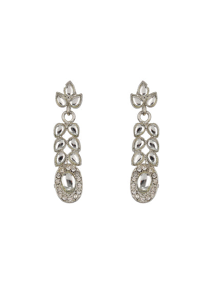Studded Oval Leaves Silver-Plated Choker Jewellery Set with Maangtikka