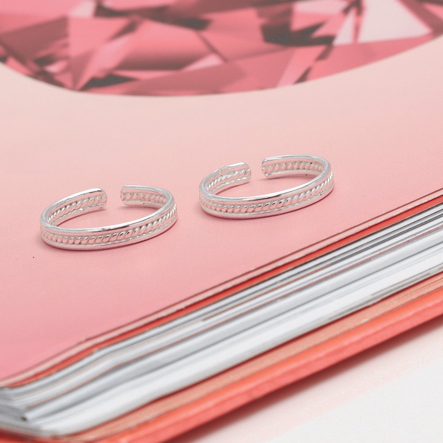 Ribbed Band Adjustable Toe Ring