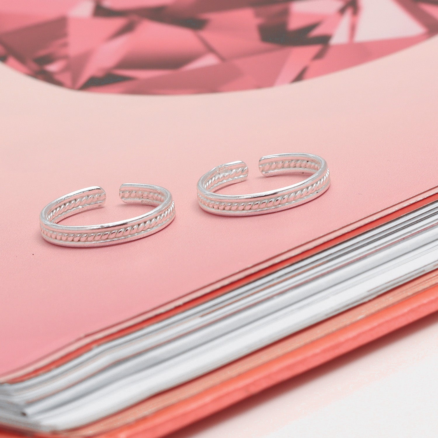 Ribbed Band Adjustable Toe Ring