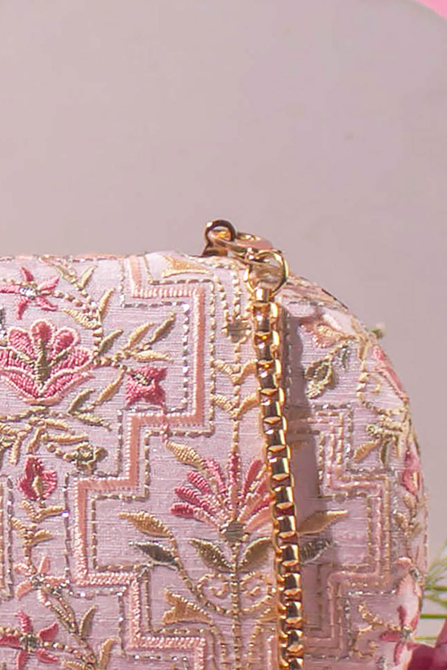 AMYRA - Mogra Capsule Clutch - Baby pink
