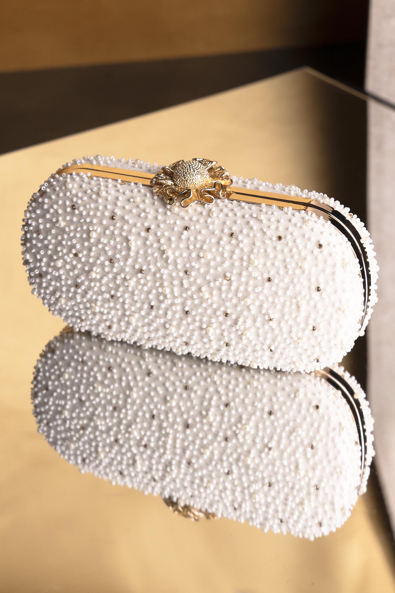 AMYRA - Perla Capsule Clutch