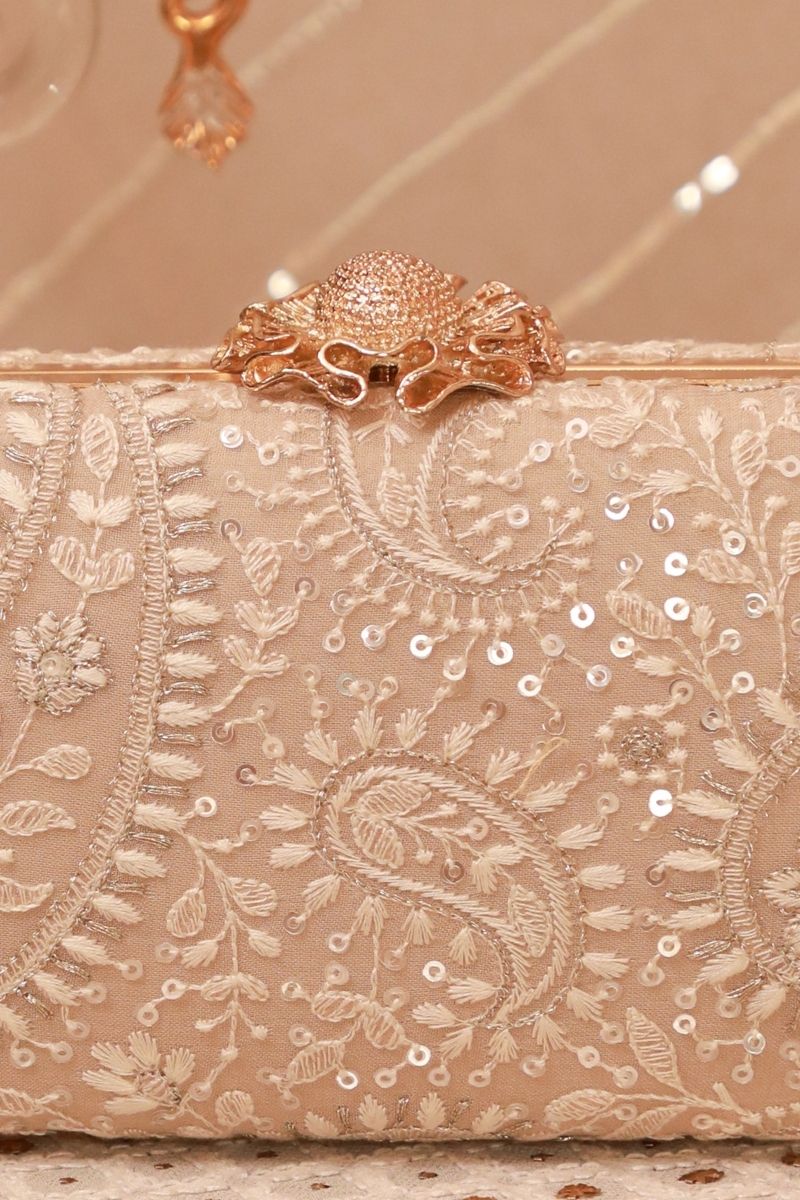 AMYRA - Rhea Threadwork Clutch - Grey