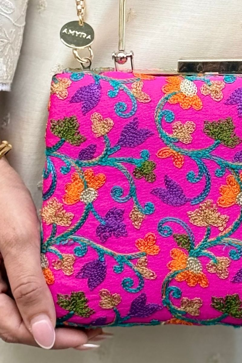 Rouka embroidered Clutch - Pink