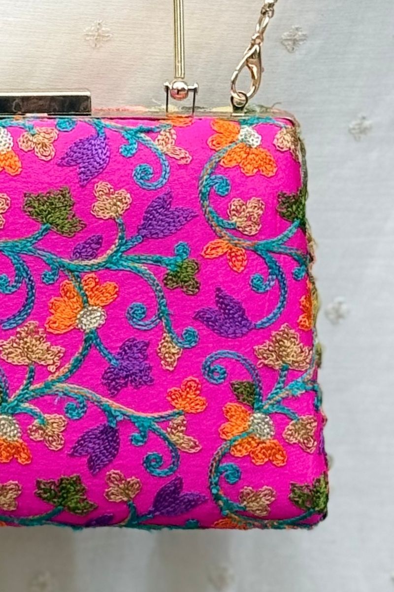 Rouka embroidered Clutch - Pink