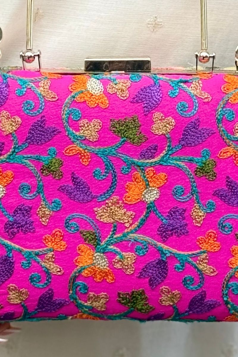 Rouka embroidered Clutch - Pink