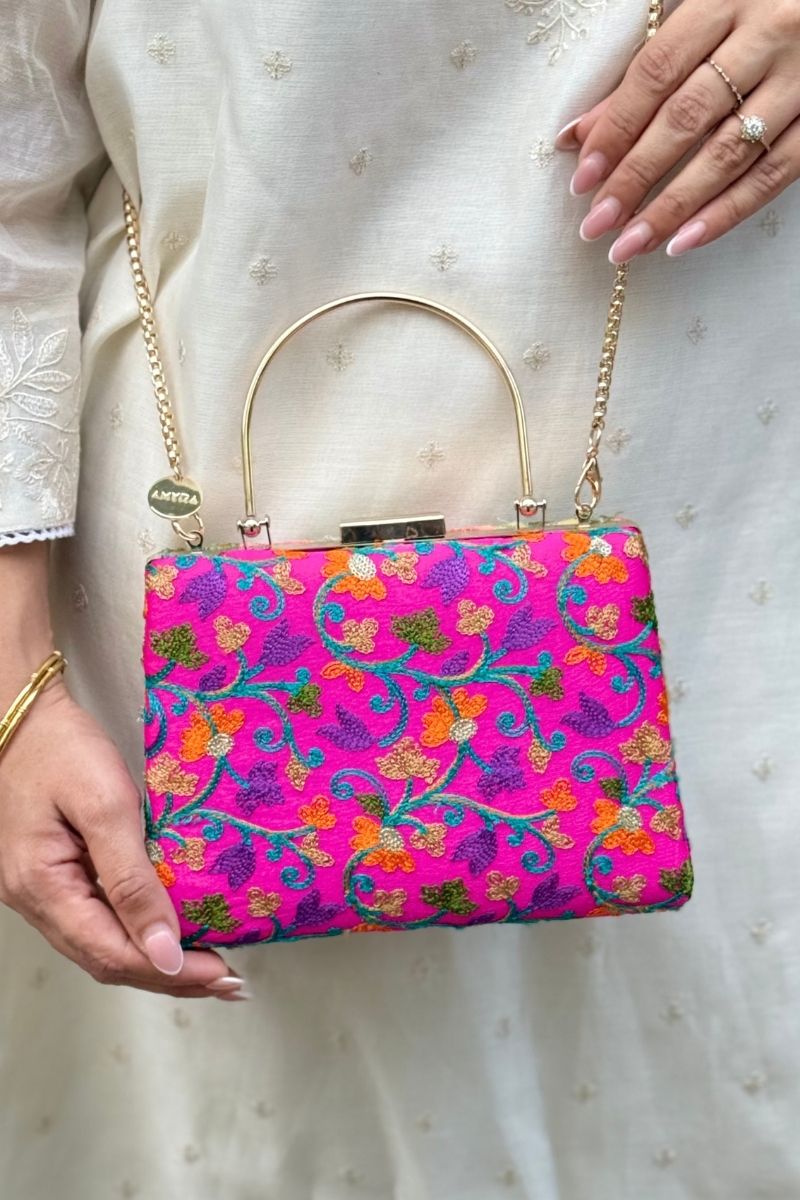 Rouka embroidered Clutch - Pink