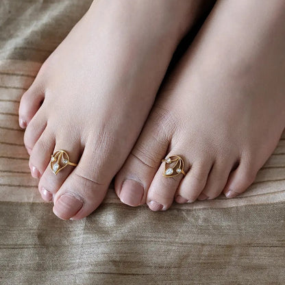 Silver 92.5 Aam Ras White Stone Toe Ring