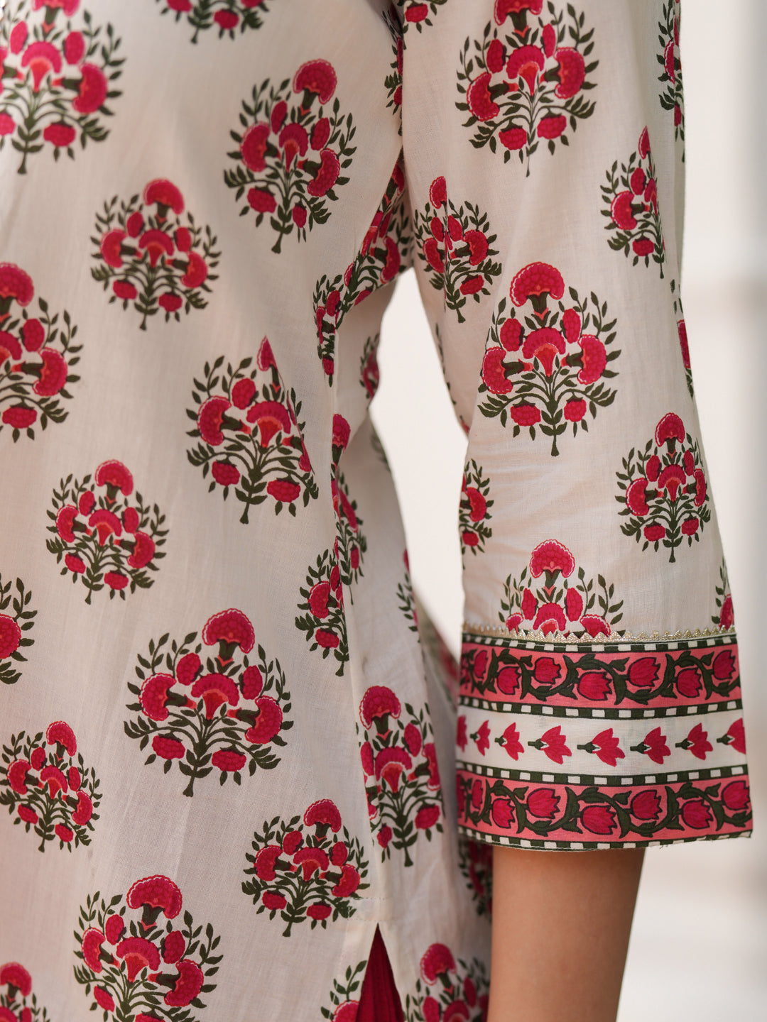 Women Ethnic Motifs Printed Round Neck Thread Work Kurta