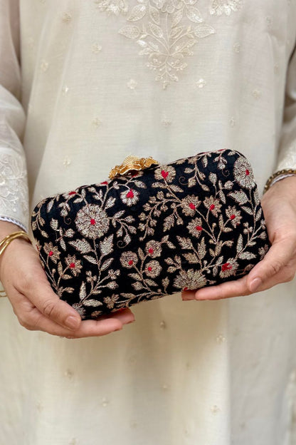 Saaz Embroidered clutch - Black