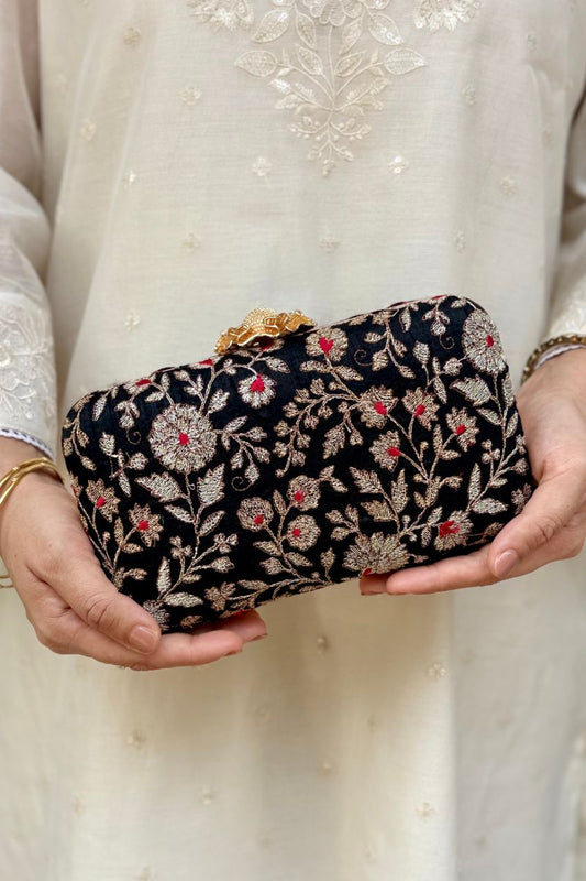 Saaz Embroidered clutch - Black
