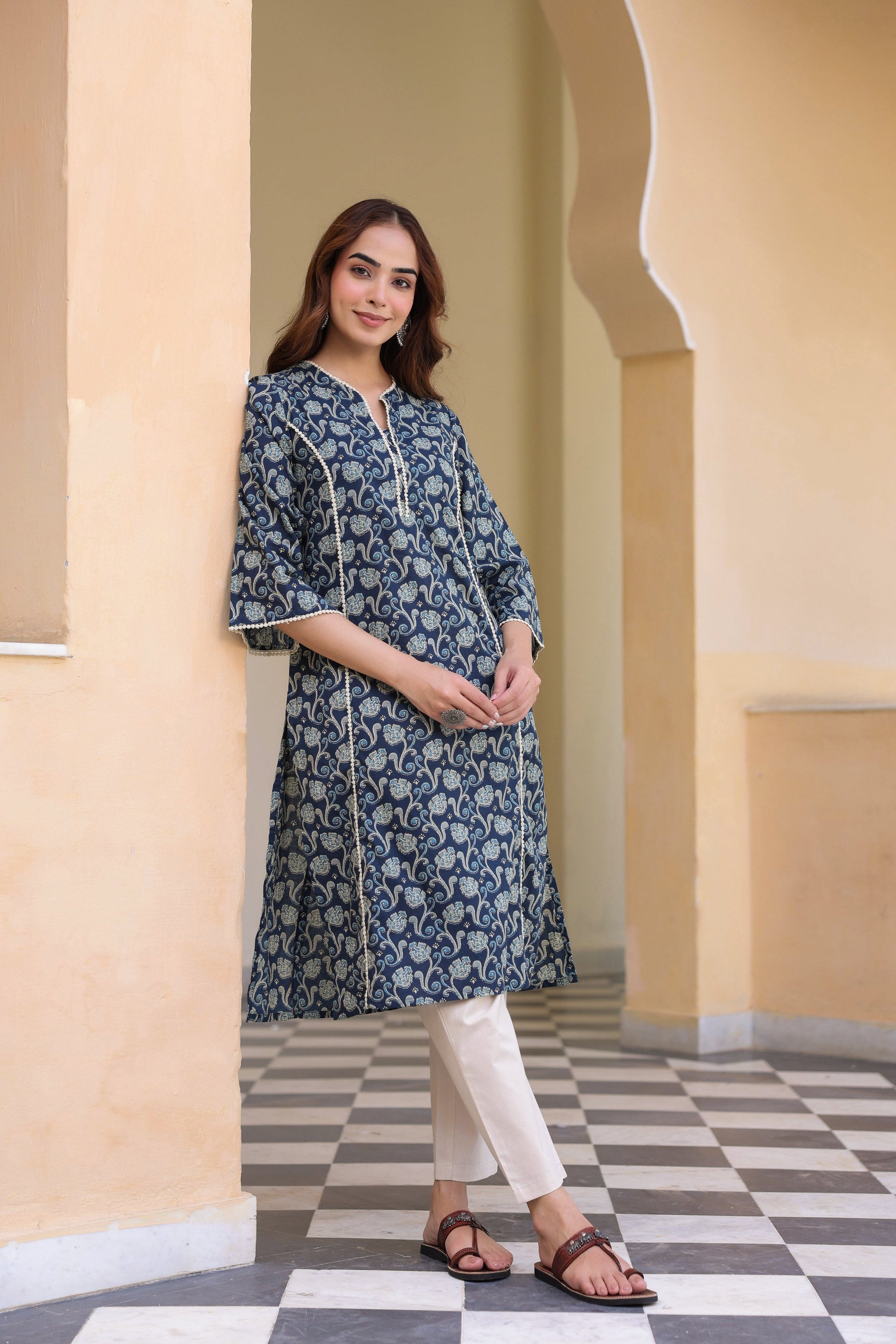 Straight fit cotton kurta floral print