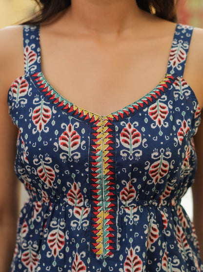Stylish blue cotton crop top