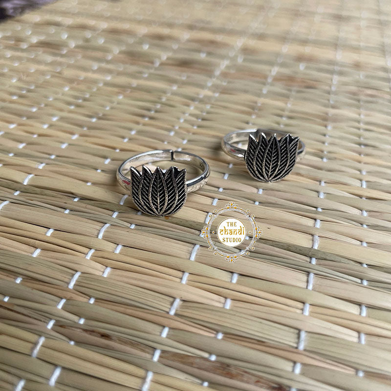 Buy Oxidised Silver Love Lotus Toe Ring Online