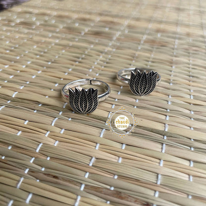 Buy Oxidised Silver Love Lotus Toe Ring Online