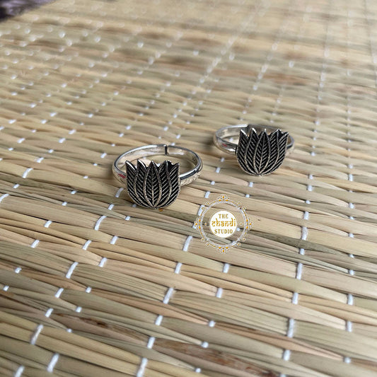 Buy Oxidised Silver Love Lotus Toe Ring Online