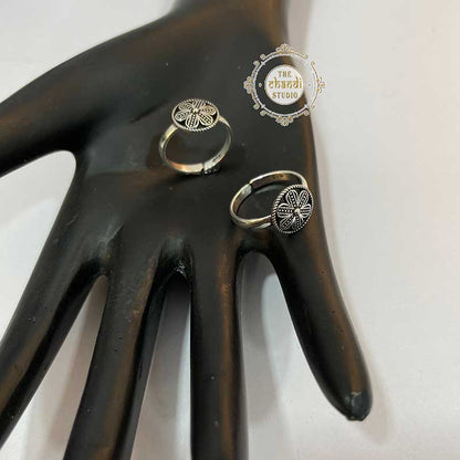 mini flower toe ring