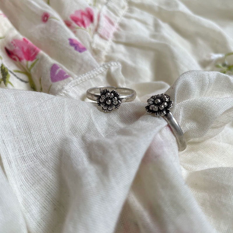 Mini Flower Toe Ring
