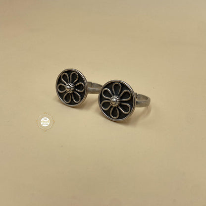 Minimal Floral Toe Ring
