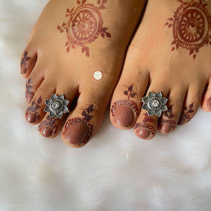 Pure Silver Floral Design Toe Ring