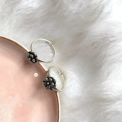 Mini Flower Sweetheart Toe Ring