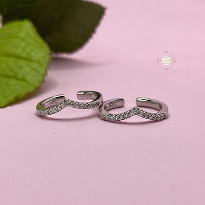 Sparkling Silver Crown Toe Ring