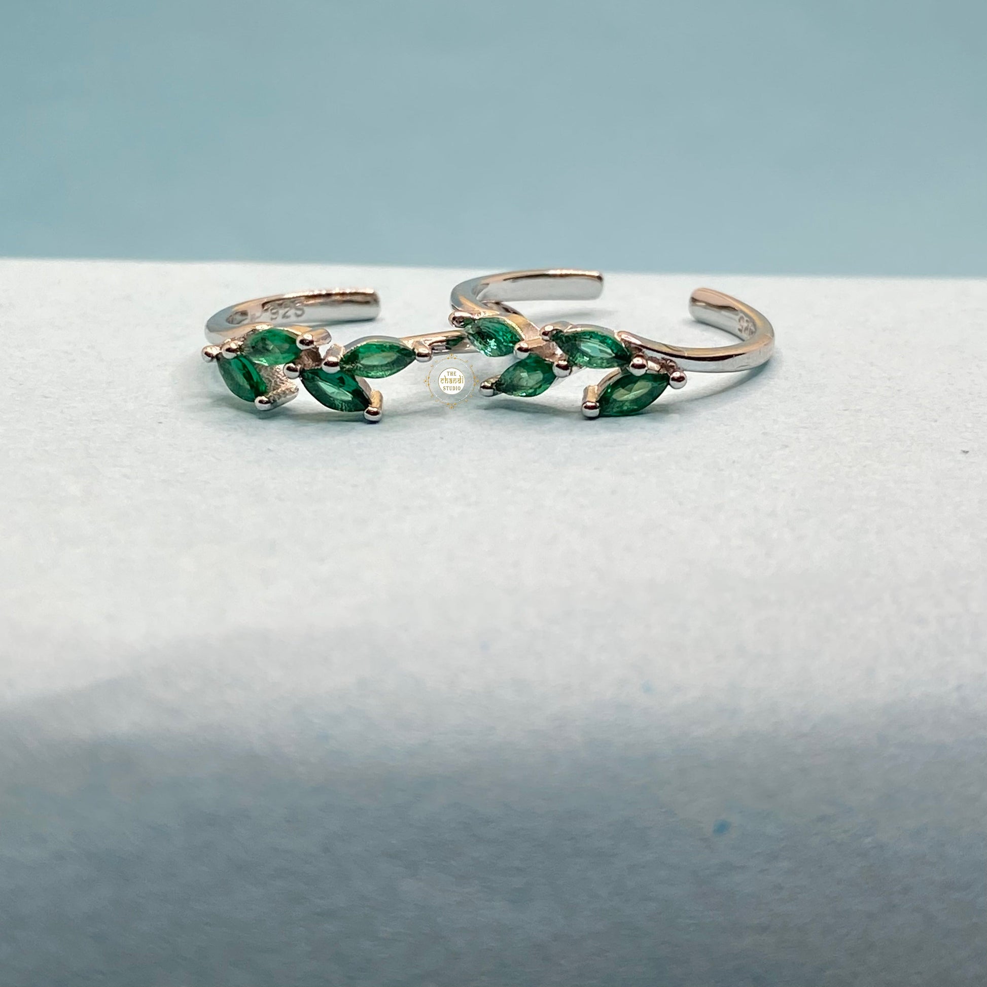 Sparkling Silver Shiny Stride Toe Ring