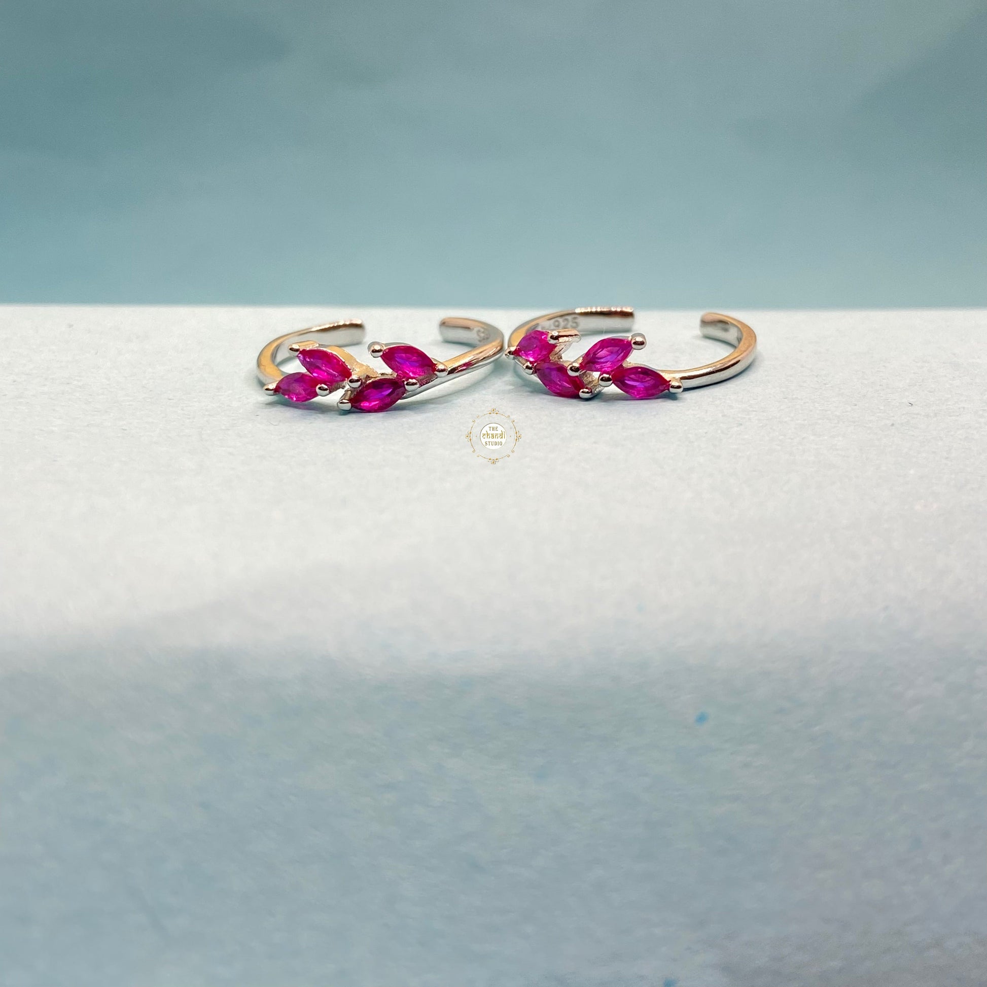 Sparkling Silver Shiny Stride Toe Ring