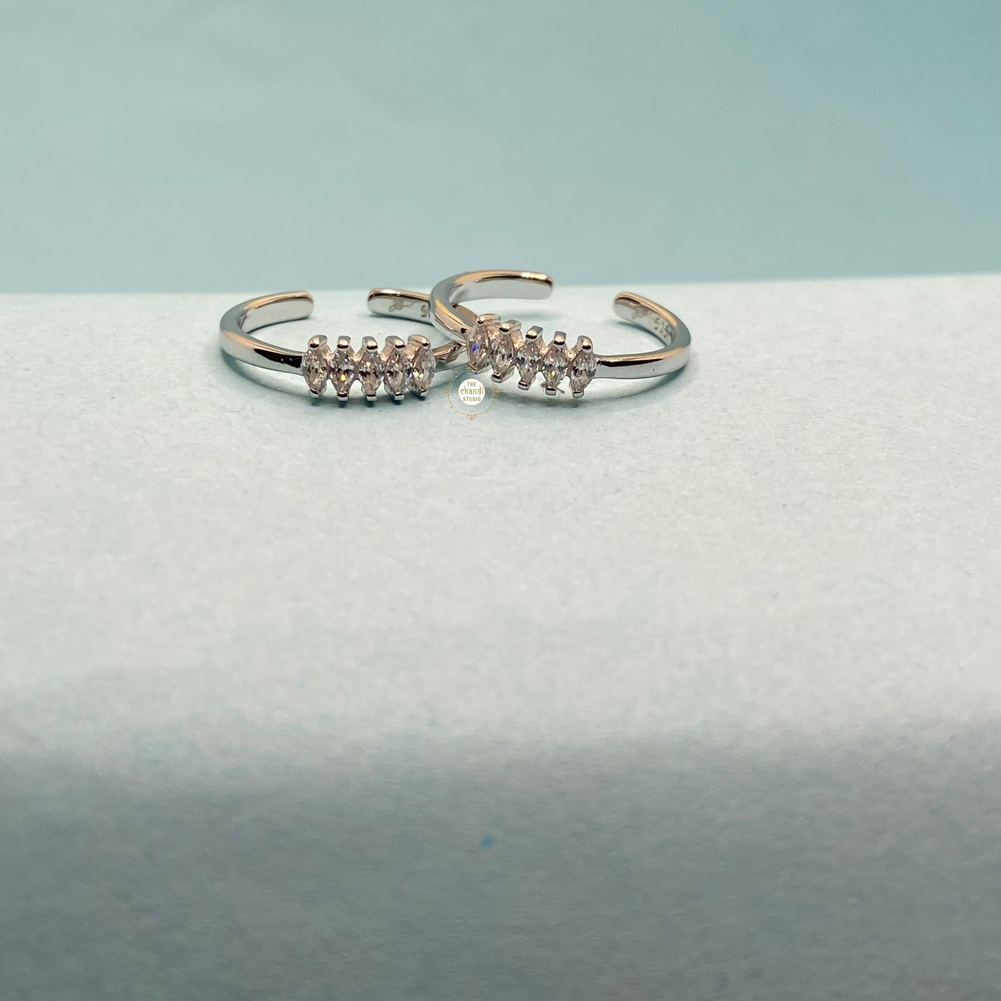 Sparkling Silver Glimmer Band Toe Ring