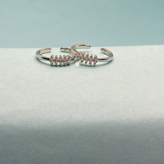 Sparkling Silver Glimmer Band Toe Ring