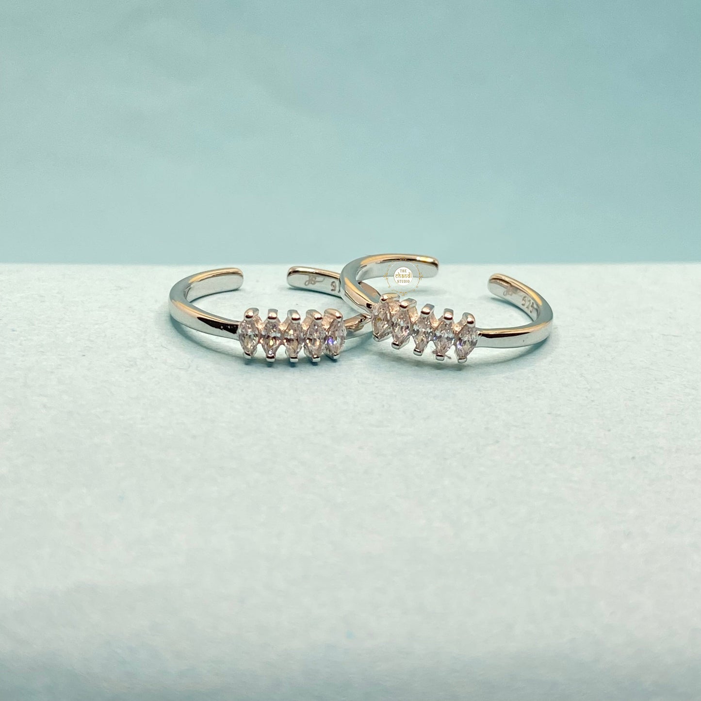 Sparkling Silver Glimmer Band Toe Ring