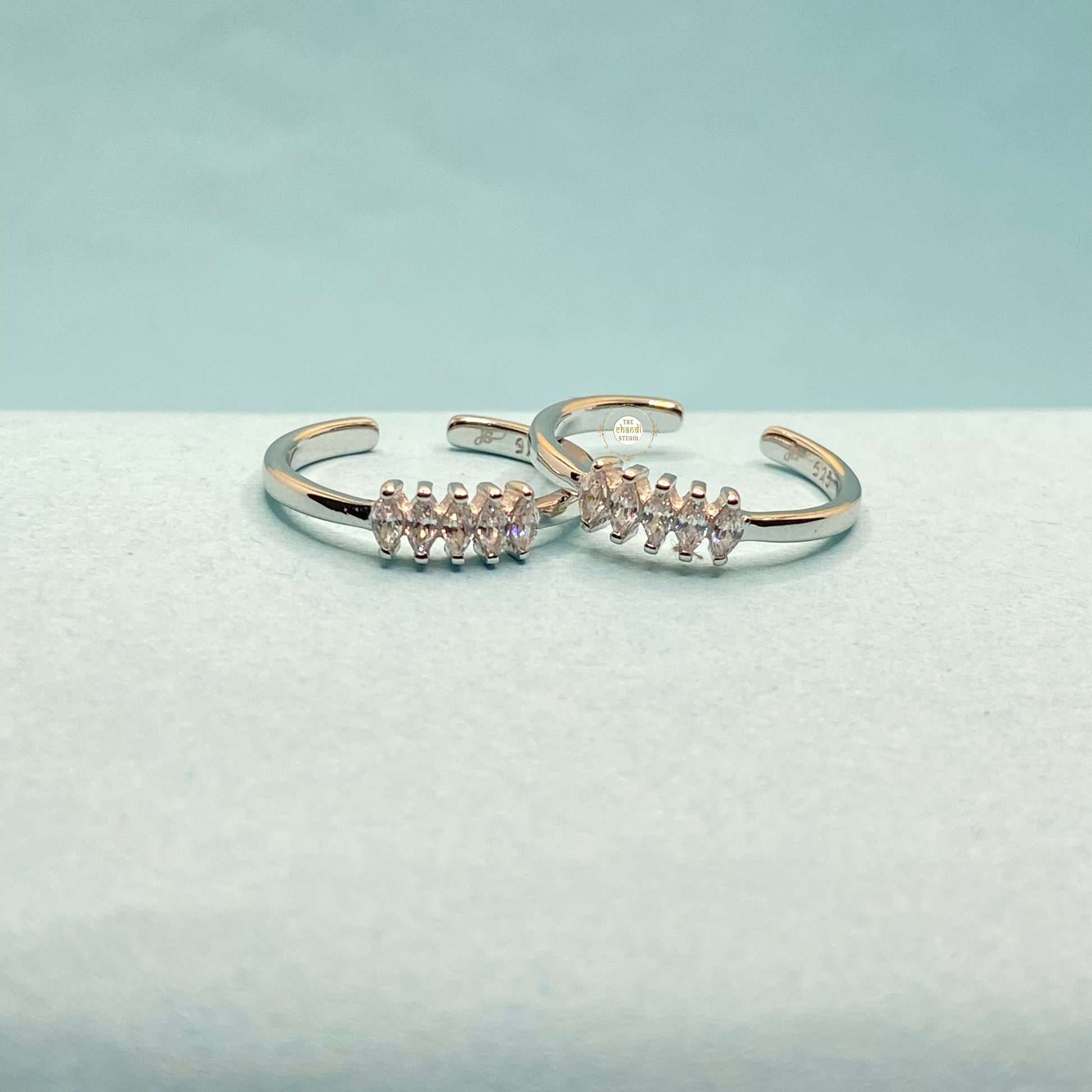 Sparkling Silver Glimmer Band Toe Ring