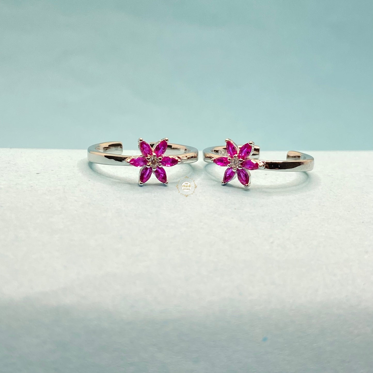 Sparkling Silver Flower Toe Ring