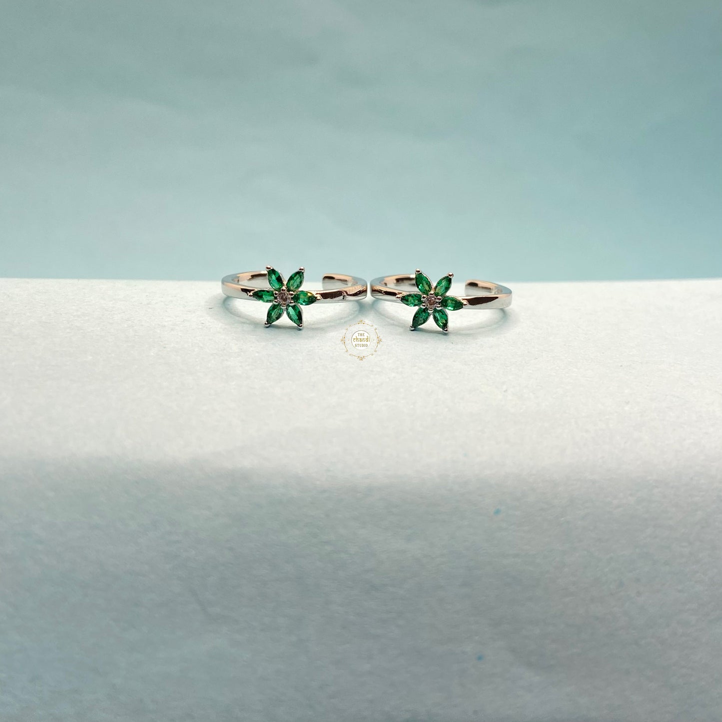Sparkling Silver Flower Toe Ring