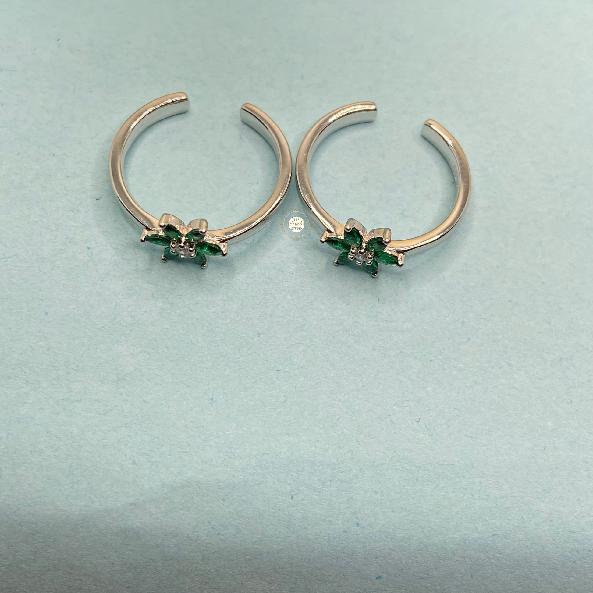 Sparkling Silver Flower Toe Ring