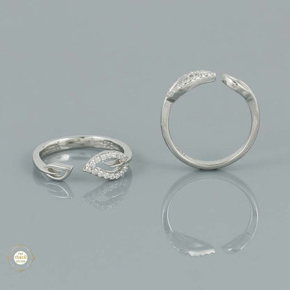 Sterling Silver Sparkling Twist Nail Band Toe Ring