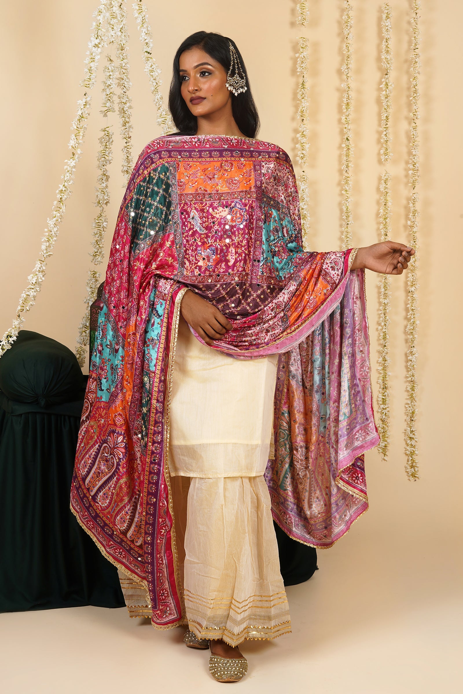 Teejh Rangoli Rhapsody Embellished Printed Dupattajv,h