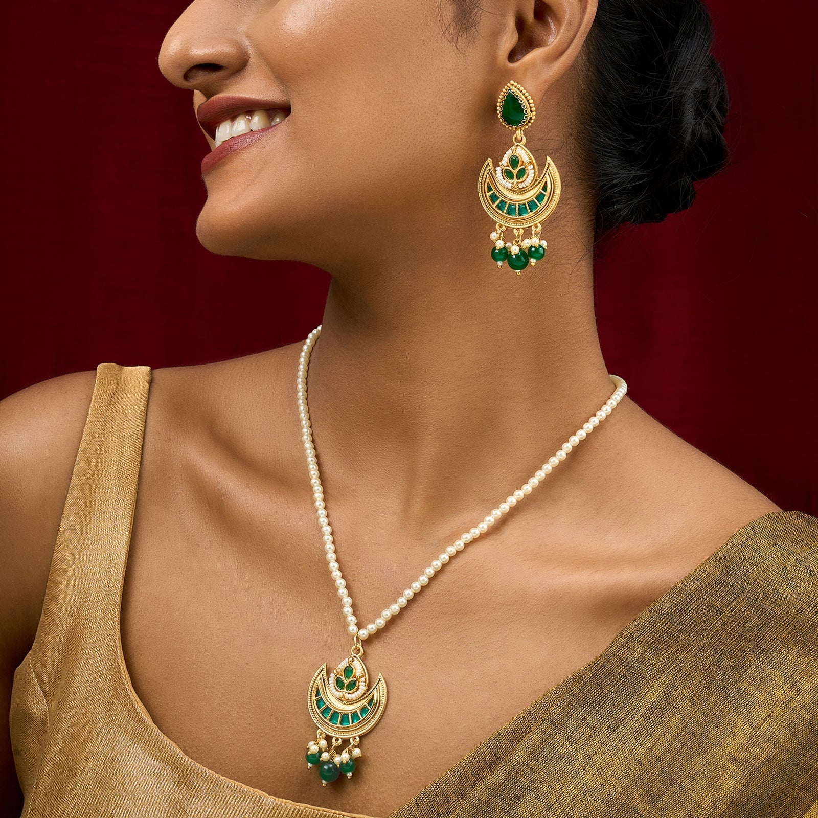 Teejh Dwana Gold Green Stones Necklace Set