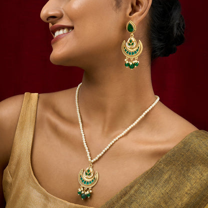 Teejh Dwana Gold Green Stones Necklace Set
