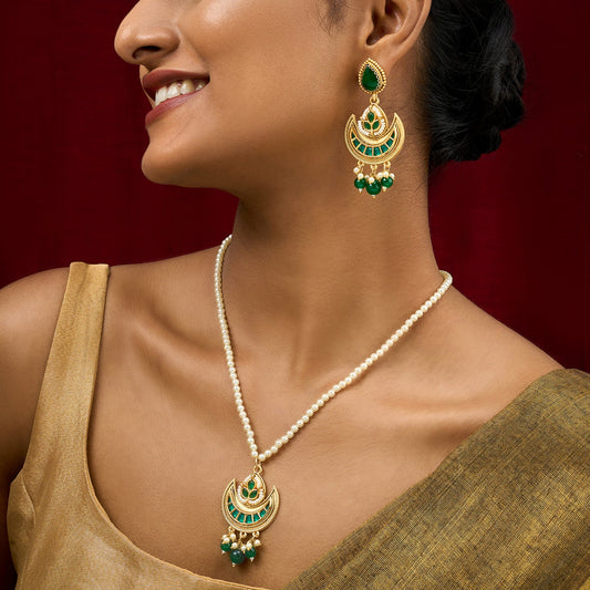 Teejh Dwana Gold Green Stones Necklace Set