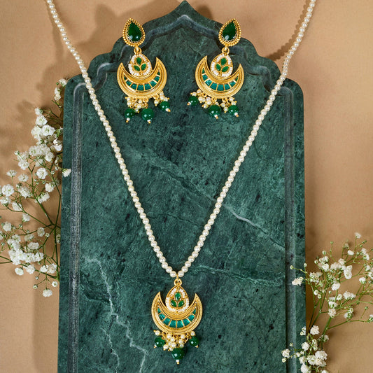 Teejh Dwana Gold Green Stones Necklace Set