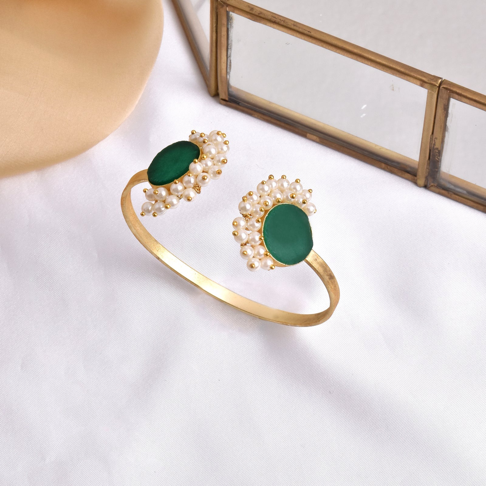 Teejh Piyali Green Studded Pearl Bracelet
