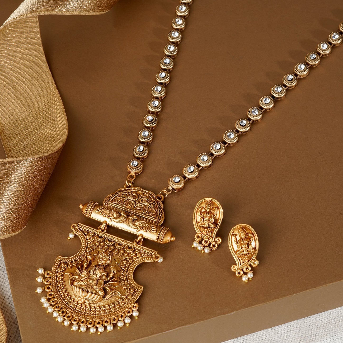 Teejh Kushan Gold And Necklace Set