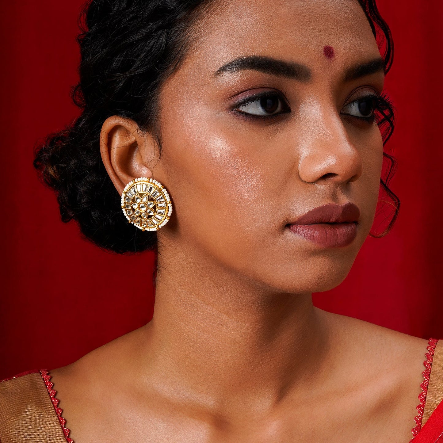 Teejh Kirtana Gold And White Stud