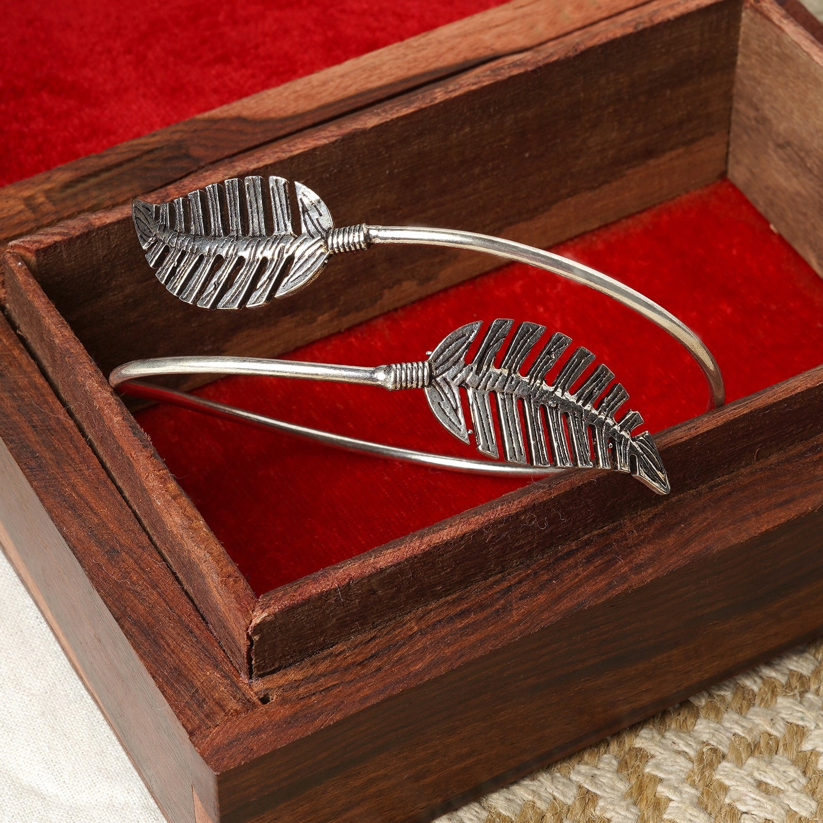 Teejh Arkiya Armlet