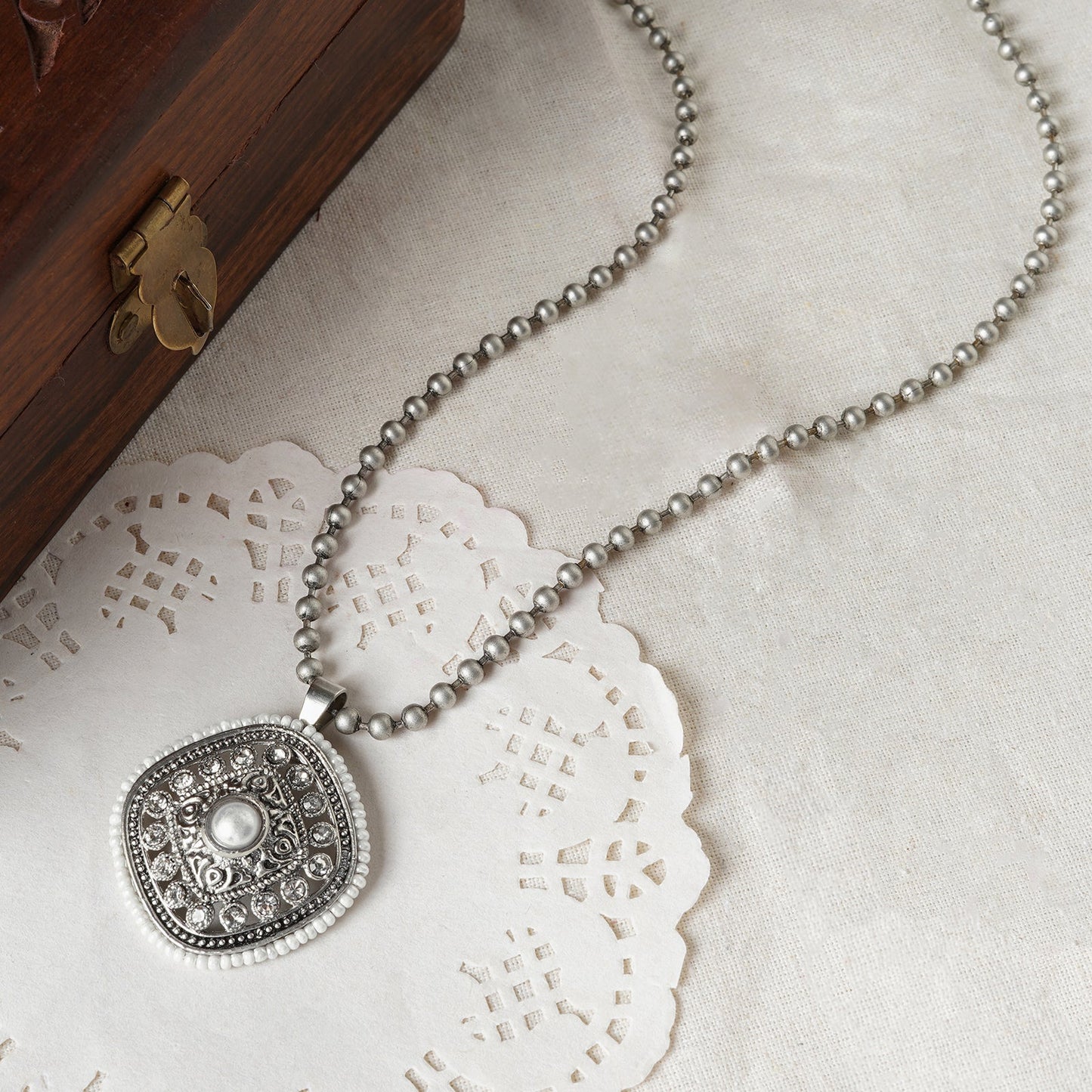 Teejh Jahanzeb Silver Oxidised White Pendant Chain