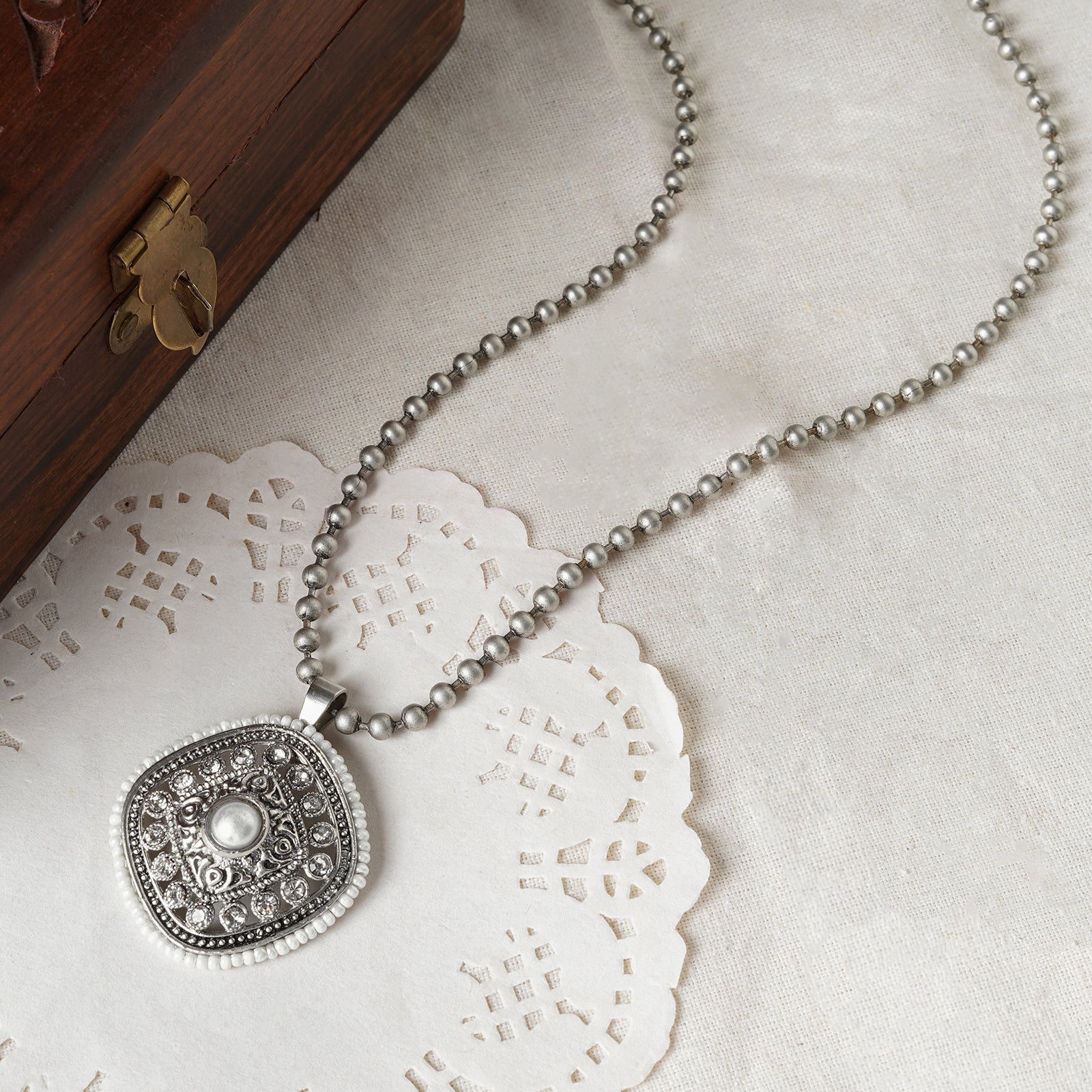Teejh Jahanzeb Silver Oxidised White Pendant Chain