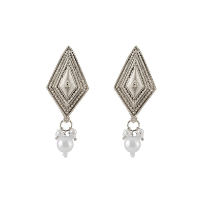 Teejh Sanghamitta Silver Oxidised White Necklace Set
