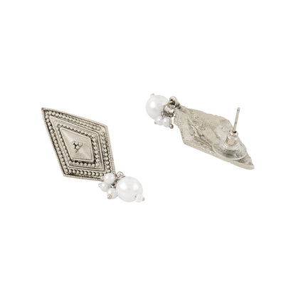 Teejh Sanghamitta Silver Oxidised White Necklace Set