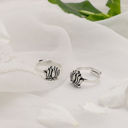 Kshtriya Lotus Silver Oxidized Toe rings - Teejh